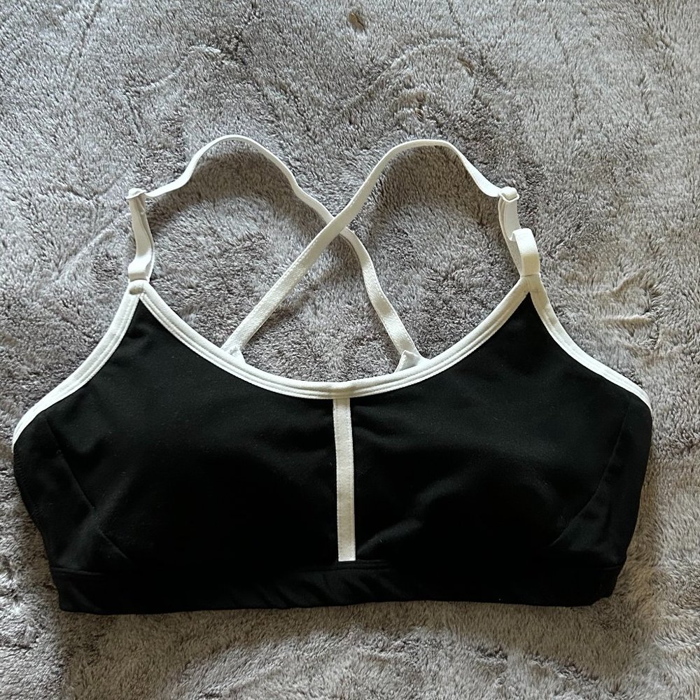 Adjustable sports bra - black and white - size M